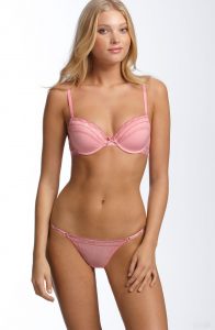 Jolie coquine du 84 se masturbe en direct