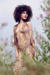 femme du 15 en lingerie pour live show