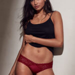 femme du 18 en lingerie pour live show